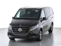 Obsidianschwarz metallic Gebraucht 2024 Mercedes V220 Style Van / Kleinbus | 65.950 €