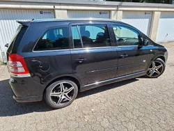 Schwarz Gebraucht 2011 Opel Zafira Sport Van / Kleinbus | 4.100 € (Fairer Preis)