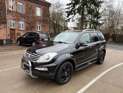 Schwarz Gebraucht 2015 Ssangyong (KGM) Rexton SUV | 15.999 € (Teuer)