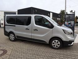 Grau Gebraucht 2024 Renault Trafic Van | 38.900 € (Teuer)