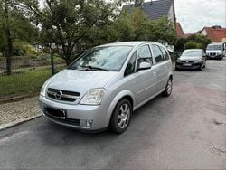 Grau Gebraucht 2005 Opel Meriva Van / Kleinbus | 2.400 € (Guter Preis)