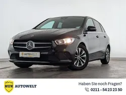 Schwarz Gebraucht 2021 Mercedes B180 Style Van / Kleinbus | 22.960 € (Guter Preis)