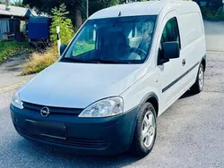Weiß Gebraucht 2005 Opel Combo Van / Kleinbus | 3.399 € (Teuer)