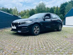Schwarz Gebraucht 2021 BMW 118 Advantage Kleinwagen | 18.690 € (Fairer Preis)