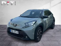 Urban khaki/ night sky black Gebraucht 2025 Toyota Aygo Kleinwagen | 17.590 € (Fairer Preis)