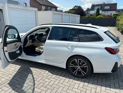 Weiß Gebraucht 2022 BMW 330e M Sport Kombi | 32.899 € (Superpreis)