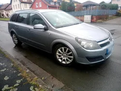 Grau Gebraucht 2005 Opel Astra Kombi | 1.825 € (Fairer Preis)