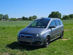Grau Gebraucht 2005 Opel Zafira Van / Kleinbus | 1.950 € (Guter Preis)