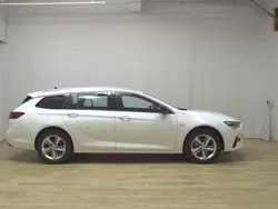Weiss Gebraucht 2022 Opel Insignia Elegance Kombi | 13.380 € (Guter Preis)