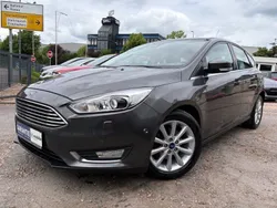 Grau Gebraucht 2015 Ford Focus Titanium Limousine | 7.999 € (Fairer Preis)