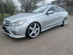Silber Gebraucht 2009 Mercedes E500 AMG line Coupé | 16.900 € (Fairer Preis)