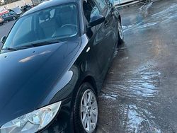 Schwarz Gebraucht 2006 BMW 116 Kleinwagen | 1.800 €