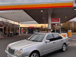 Silber Gebraucht 1999 Mercedes E240 Limousine | 6.500 €