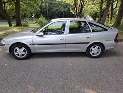 Silber Gebraucht 1997 Opel Vectra Kleinwagen | 2.100 €
