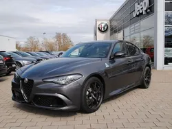 Grigio vesuvio Gebraucht 2022 Alfa Romeo Giulia Quadrifoglio Limousine | 79.490 € (Etwas zu teuer)