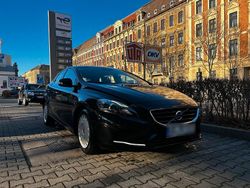 Schwarz Gebraucht 2014 Volvo V40 You! Kombi | 7.950 €