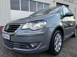 Grau Gebraucht 2010 VW Touran Highline Van / Kleinbus | 5.980 € (Guter Preis)