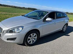 Silber Gebraucht 2010 Volvo V60 Summum Kombi | 5.800 €