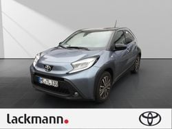 1k3)/ black mica (209) (grau Gebraucht 2024 Toyota Aygo Comfort Kleinwagen | 16.990 € (Fairer Preis)
