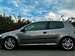 Grau Gebraucht 2006 VW Golf V Kleinwagen | 3.300 € (Etwas zu teuer)