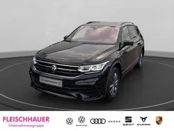 Deep black perleffekt Gebraucht 2024 VW Tiguan Allspace R-line SUV | 54.990 €