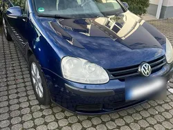 Blau Gebraucht 2004 VW Golf V Kleinwagen | 2.100 € (Fairer Preis)