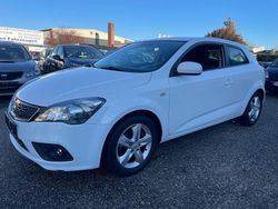 Weiß Gebraucht 2011 Kia ProCeed Limousine | 4.500 € (Fairer Preis)