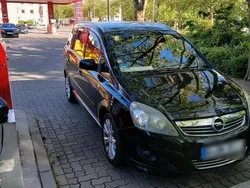 Schwarz Gebraucht 2010 Opel Zafira Van / Kleinbus | 1.200 € (Guter Preis)