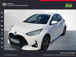 Weiß Gebraucht 2023 Toyota Yaris Hybrid Team Kleinwagen | 23.480 € (Etwas zu teuer)