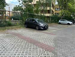 Grau Gebraucht 2015 Toyota Yaris Comfort Kleinwagen | 5.000 € (Fairer Preis)