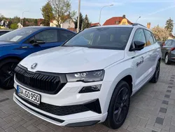 Moonweiss metallic Gebraucht 2024 Skoda Karoq SportLine SUV | 34.890 € (Fairer Preis)
