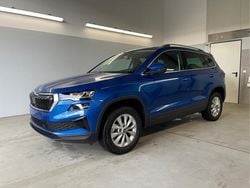 [8x8x] race blue metallic Neu 2025 Skoda Karoq Selection SUV | 34.490 € (Guter Preis)