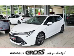 Pure) white ii (weiss Gebraucht 2022 Toyota Corolla Team Kombi | 25.395 € (Fairer Preis)