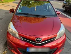 Rot Gebraucht 2013 Toyota Yaris Kleinwagen | 6.900 € (Etwas zu teuer)