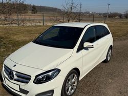 Weiß Gebraucht 2017 Mercedes B200 Style Van / Kleinbus | 10.500 € (Etwas zu teuer)