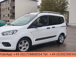 Weiß Gebraucht 2020 Ford Tourneo Courier Ambiente Van / Kleinbus | 11.800 € (Fairer Preis)