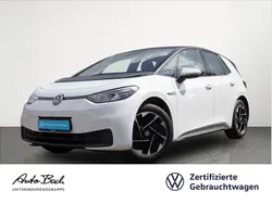 Weiß (gletscherweiß metallic/schwarz) Gebraucht 2021 VW ID.3 Pure Kleinwagen | 19.940 € (Fairer Preis)
