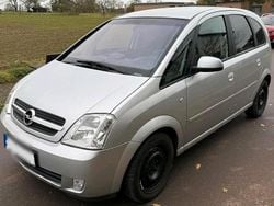 Silber Gebraucht 2004 Opel Meriva Cosmo Van / Kleinbus | 2.000 € (Fairer Preis)