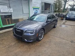 Grau Gebraucht 2015 Chrysler 300S Limousine | 14.000 €