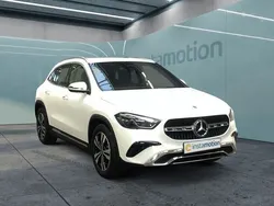 Weiß Gebraucht 2024 Mercedes GLA200 Progressive SUV | 42.860 € (Fairer Preis)