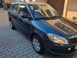 Grau Gebraucht 2014 Skoda Fabia Fresh Kleinwagen | 4.250 € (Fairer Preis)