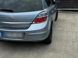 Silber Gebraucht 2011 Opel Astra Kleinwagen | 2.300 €