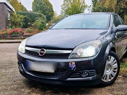 Grau Gebraucht 2009 Opel Astra GTC Coupé | 5.200 €