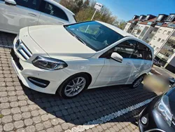 Weiß Gebraucht 2016 Mercedes B200 Van / Kleinbus | 14.990 € (Fairer Preis)