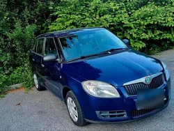 Blau Gebraucht 2010 Skoda Fabia Kleinwagen | 600 € (Guter Preis)