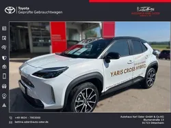 Dynamicgrey metallic / dach schwarz Gebraucht 2024 Toyota Yaris Hybrid Plus | 35.870 €