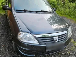 Blau Gebraucht 2009 Dacia Logan Limousine | 2.300 € (Teuer)