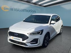 Weiß Gebraucht 2022 Ford Focus ST-Line Limousine | 19.099 € (Fairer Preis)