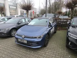 Blau Gebraucht 2025 VW Golf VIII Style Limousine | 39.550 €
