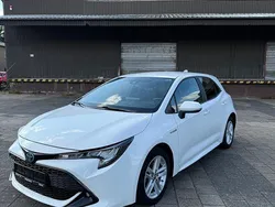 Weiß Gebraucht 2020 Toyota Corolla Hybrid Business Edition Limousine | 16.600 € (Guter Preis)